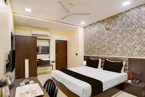 Collection O Vyara Railway Station Formerly Crystal Guest House - Image 2