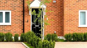 Stylish 2-Bed 2-Bath Apartment, Parking, Woking - Image 4