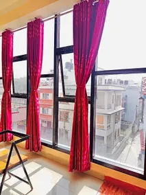 Sunny 1BR + Rooftop & Balcony | Mom made food - Image 4
