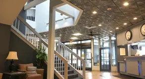 American Inn & Suites - Image 4