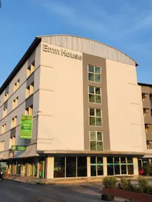 Emm House - Image 2