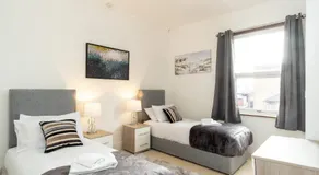 Comfortable 2-BR House in Barking -Free Parking - Image 2