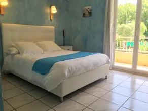 Logis Hotel Le Clement V - Image 2