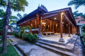 Walking Distance to Harbor & Near Beach+Breakfast - Image 3