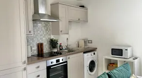 2BR City Flat By Ankers Flexible Renting Stockport Ideal for Business & Leisure - Image 3