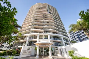 Mantra Coolangatta Beach - Image 5