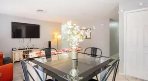 Anchor Sunset 3BR Smart Home 10 min to Strip - Image 3