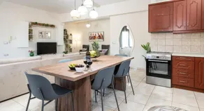 Lumina Apartment with Shared Pool - Image 3