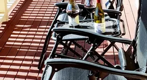 Beautiful Vineyard Stay - Image 4