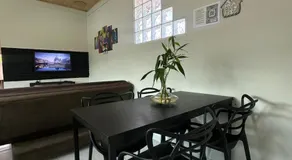 Studio Aconchegante - com Garagem Privativa e Ar Condicionado REV391 - Image 2