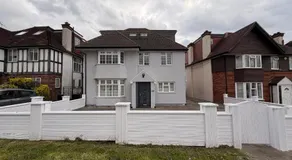 4 Bedroom Home Edgware Ground Floor - Image 4