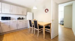 3-Bed Didsbury M20 Parking Long Stays - Image 5