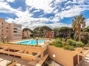Studio-Hyères: Piscine, Plages et Port à Proximité, Parking Inclus, Idéal Vacances - Image 2