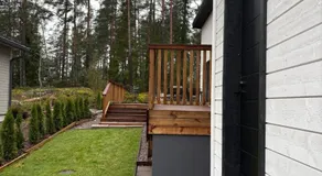 Cozy yard guest room with private entrance - Image 4