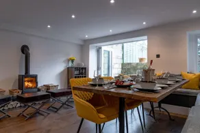 Luxurious GRAND 6 BR Home in BATH Perfect for Groups & Sleeps 12 - Image 3