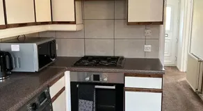 Spacious Comfortable 4 Bedroom House - Image 3