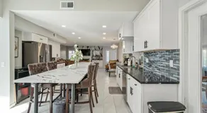 Near Airport & Outlet & ONT Field 6 bedroom large house - Image 5