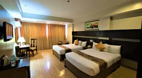 The Pinnacle Hotel and Suites - Image 2