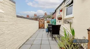 Room in a victorian home close to London trains and silverstone - Image 3