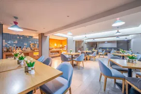 Home Inn Neo Luoyang Wanda Plaza Wangcheng Park - Image 3