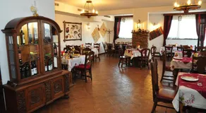 Family Hotel Emaly 2 - Image 5