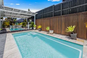 Premium 4-bed Coastal Escape With BBQ and Pool - Image 5