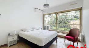 2P calme avec terrasse, piscine, parking et wifi - Image 2
