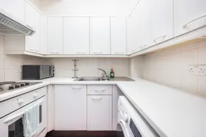 Spacious 1 BR Near London Bridge - 5 Min Walk - Image 3
