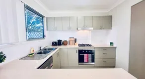 Calm Hideaway - Townhouse with Pool Access & Garage - Image 4