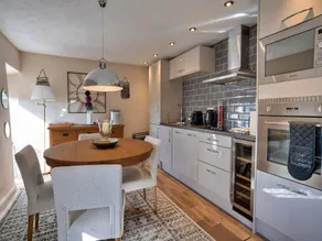Cottage in Peak District with Scenic Views - Image 3