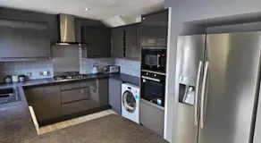 BSE Homes & Properties Ltd 4-Bedroom Home, Harlow , with Parking sleeps 6 - Image 3