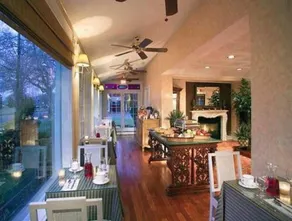 Chateau Inn and Suites - Image 3