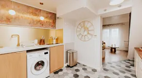 Bright 2-Bedroom Duplex Apartment near Gare Saint-Jean with Parking - Image 2