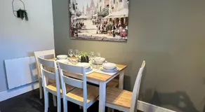 Oak House by ShortStays4U A Modern 3Bedroom Townhouse with free parking in town centre! - Image 3