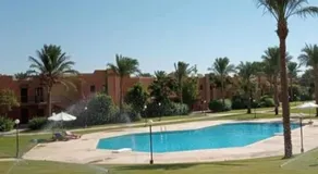 Apartamento con jardín, barbacoa y piscina | Vistas al jardín - Image 5