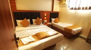 HOTEL ROYAL SUITES - Image 2