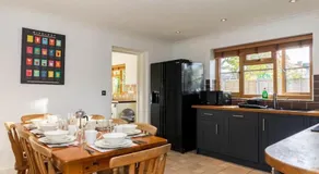 4 Bed Detached Home-Gloucester-Sleeps 10-Parking for 3-Work or Leisure - Image 5