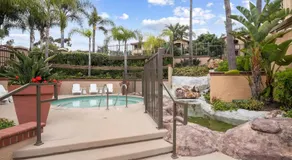 Stylish 1BR with KING Bed, Pool, Jacuzzi & Gym, Free Parking, Near UCSD - Image 5