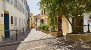 Hidden Gem Hideaway Retreat in Central Town Area with AC - Image 2