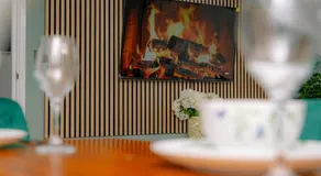 Stylish Luxury 2-Bed Newly Renovated flat - Image 3