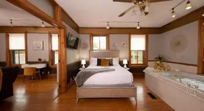Riverboat Suites - Image 2