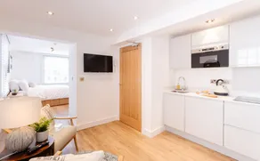 Snug Cuppin Street Apartment - Image 3
