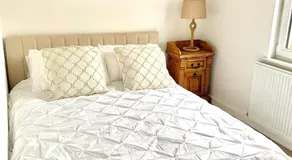 Lovely 2 bedroom modern loft apartment sea view - Image 2