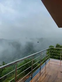 Misty Cliff Pachgani, Luxurious valley view rooms - Image 4