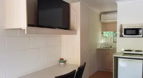 Mango Tree Motel - Image 5