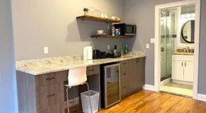 Alina & Fanny - Philadelphia 1212 Mt Vernon St - Image 2