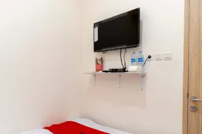 RedDoorz Plus Near RS Royal Taruma Grogol - Image 2