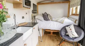 Betws View, Shepherd Hut - Image 2