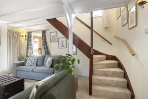 Cosy 1-Bed Cottage with Log Burner - Tewkesbury - Image 2