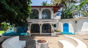 StayVista's Casa Blanca - Modern elegance with a pool, spacious lawn & diverse activities - Image 4